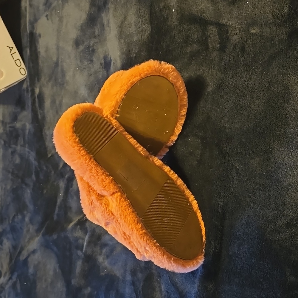 Slippers - Picture 2 of 3